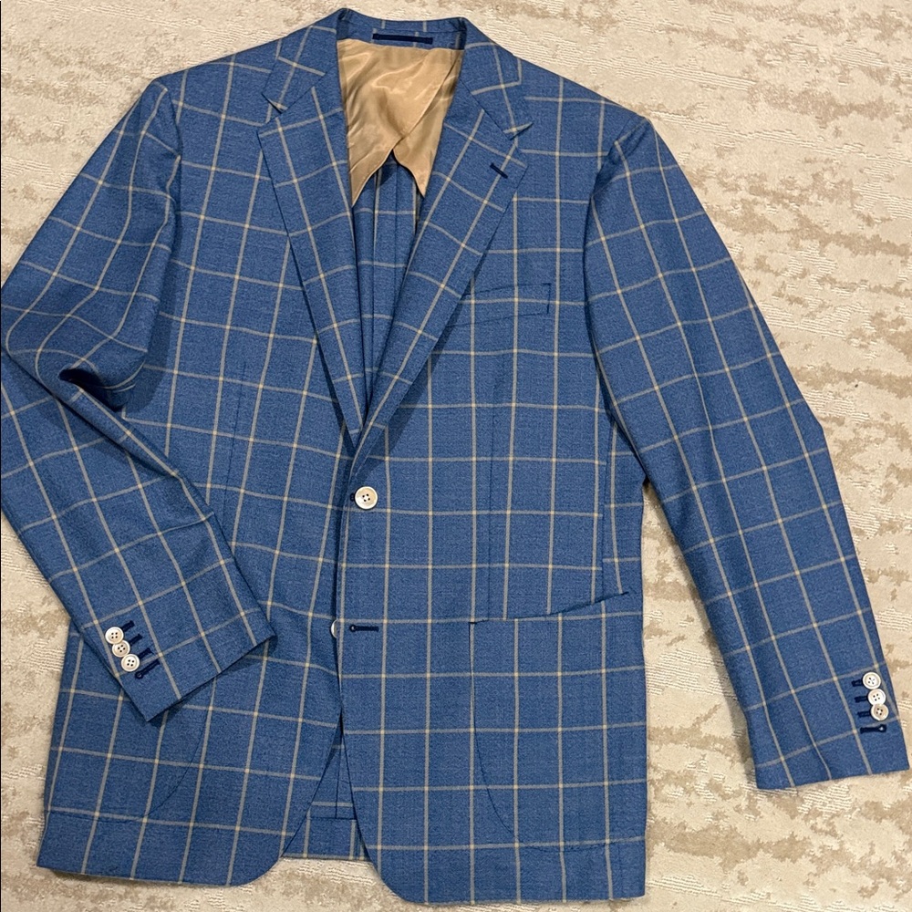 Like new, 100% wool sport coat, butterfly lined- so sharp!